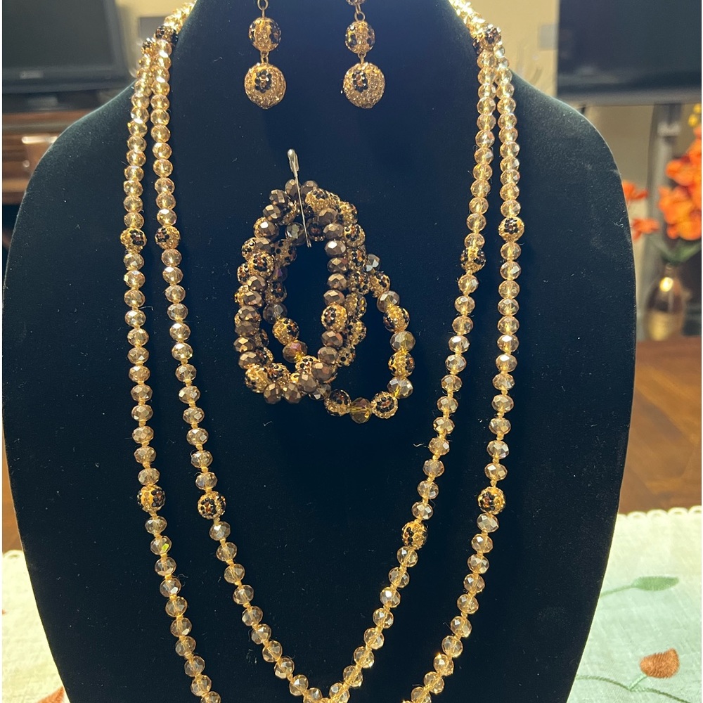 Beautiful necklace, brown three piece set